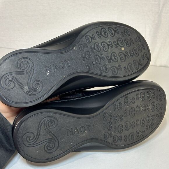 Naot Encore Women's embroidered Detail Clogs Mule Black Size: US Size 6 EU 37 - Picture 5 of 6